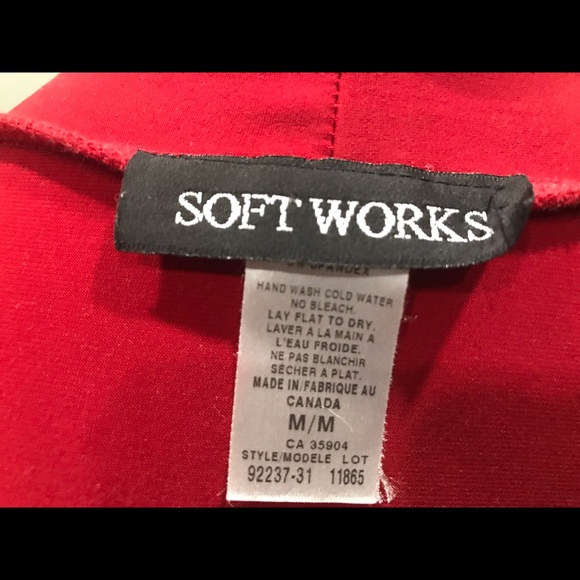 Red classic top wrinkle resist - Picture 4 of 4